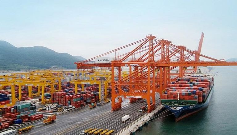 تحميل الصادرات من ميناء بوسان الكوري الجنوبي 