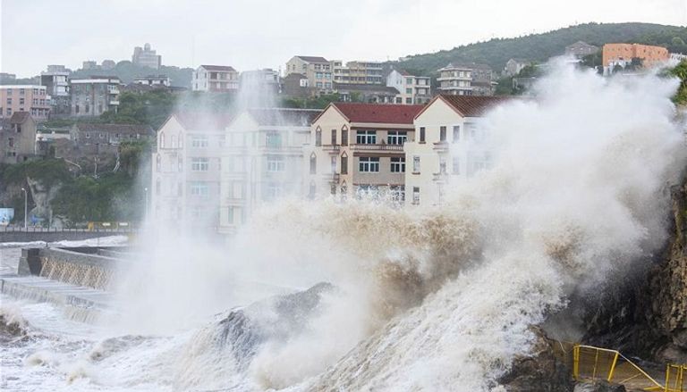 أمواج عاتية ناجمة عن إعصار "ماريا". إعصار في الهند - أرشيفية