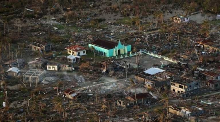 جانب من خسائر "مانكونت" في الفلبين. إعصار في الهند - أرشيفية