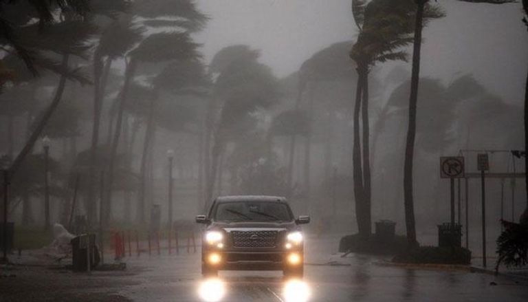 اجتياح إعصار "جوردون" لولاية فلوريدا. إعصار في الهند - أرشيفية