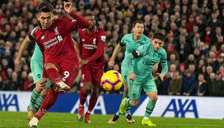 فيرمينيو يسدد ركلة الجزاء