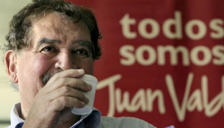 كارلوس سانشيز أشهر المروجين للبن الكولومبي