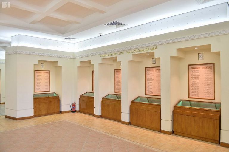 "النقد السعودي" تشرح لضيوف الجنادرية الـ33 وسائل كشف العملات المزورة