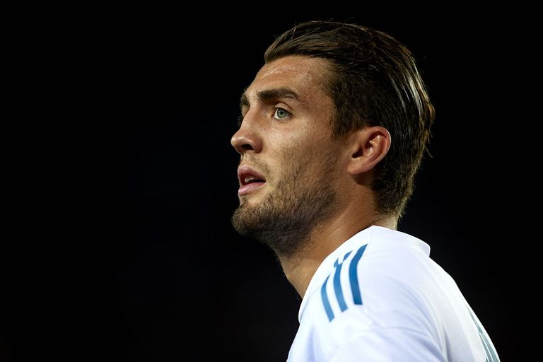 ماتيو كوفاسيتش لاعب وسط ريال مدريد المُعار إلى تشيلسي لوكا مودريتش وتوني كروس