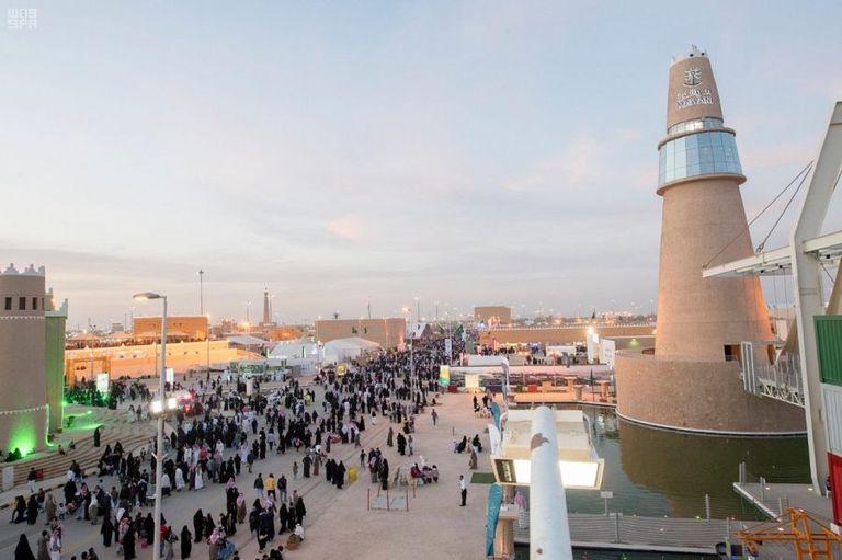 مهرجان الجنادرية يتيح لزواره جولة في أنحاء المملكة خلال 3 ساعات