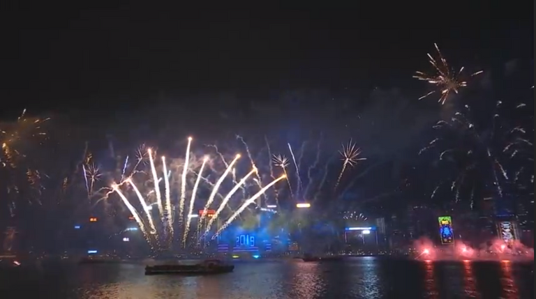 ألعاب نارية في هونج كونج بمناسبة بدء عام 2019