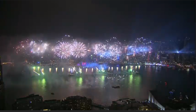 ألعاب نارية في هونج كونج بمناسبة بدء عام 2019