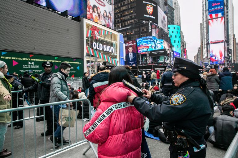 تشديدات أمنية بساحة تايمز سكوير بأمريكا قبل احتفالات رأس السنة