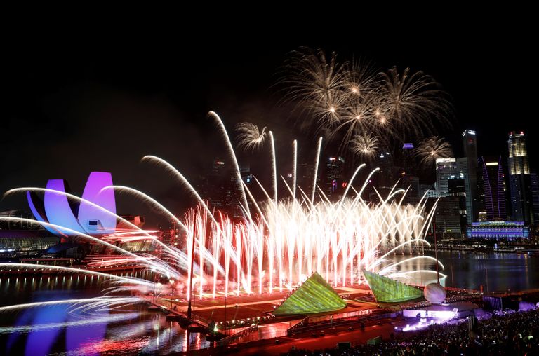 عروض الألعاب النارية في بانكوك احتفالا بالعام الجديد