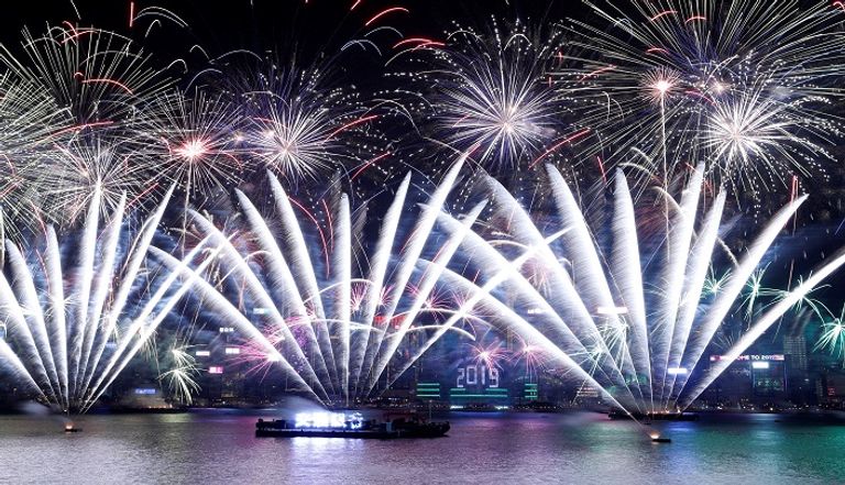 عروض الألعاب النارية في بانكوك احتفالا بالعام الجديد