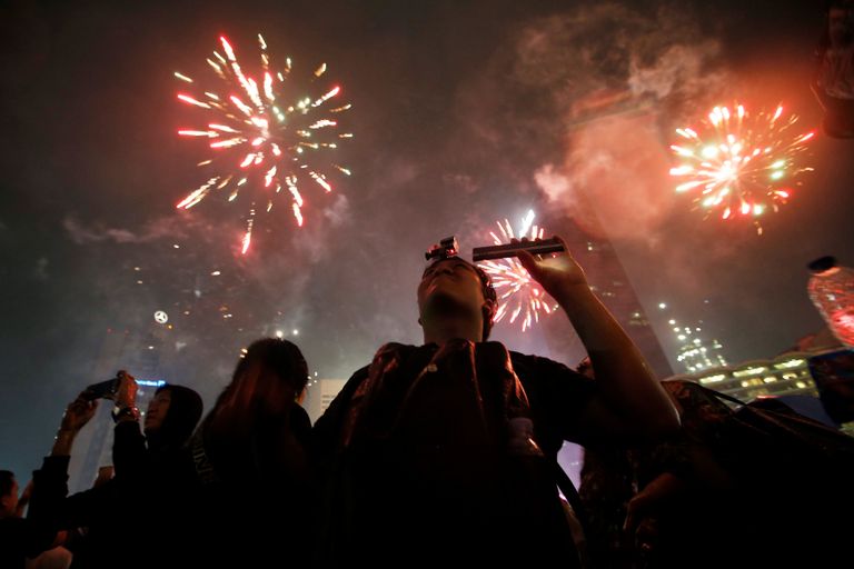 عروض الألعاب النارية في بانكوك احتفالا بالعام الجديد