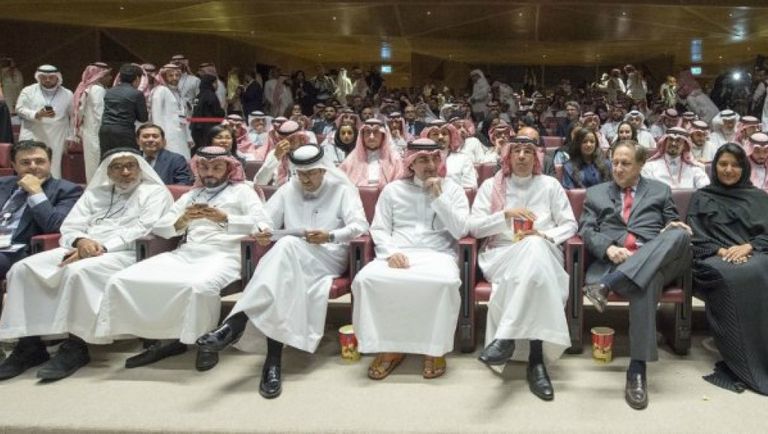 فنان العرب محمد عبده في إحدى حفلاته بالمملكة خلال 2018