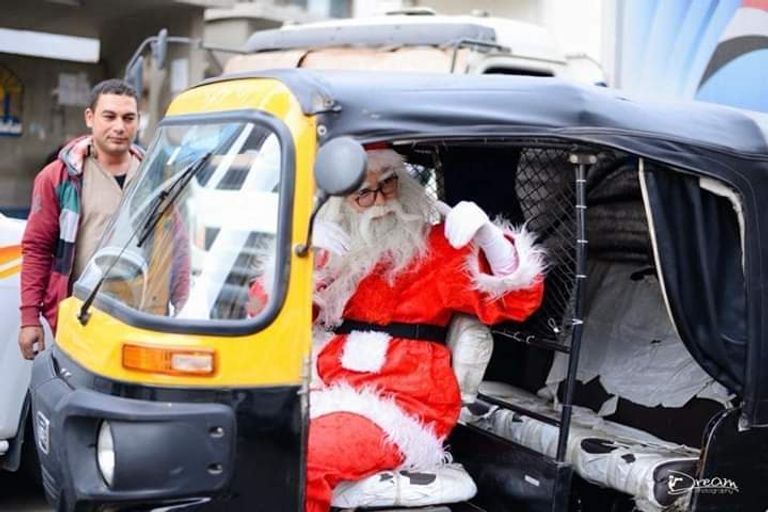 بابا نويل في شوارع مصر