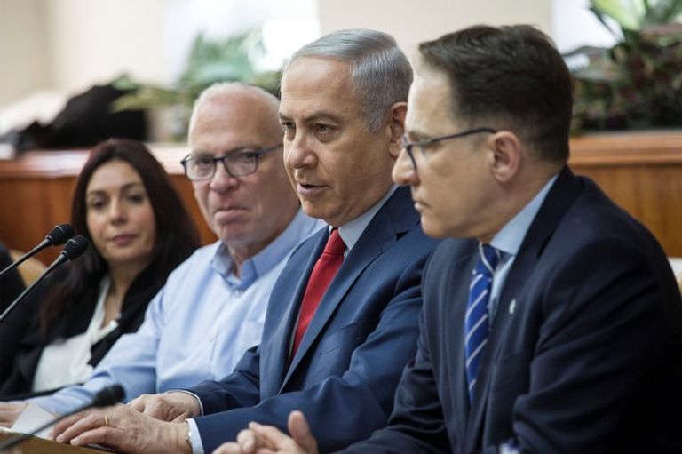 إسرائيل تتوعد بولندا