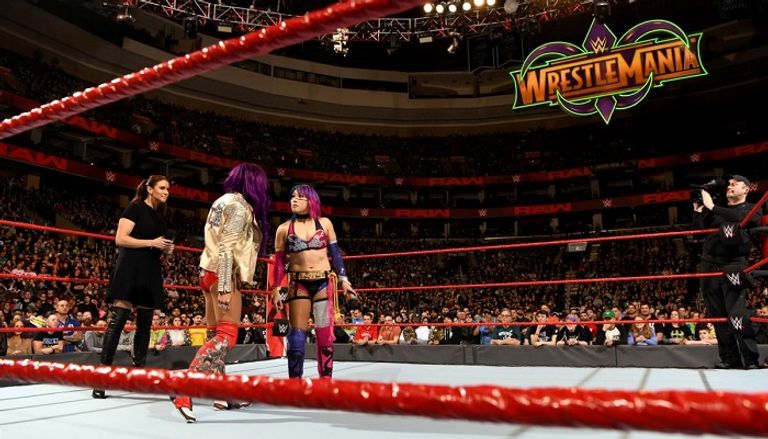 أسكا وبانكس خلال النزال