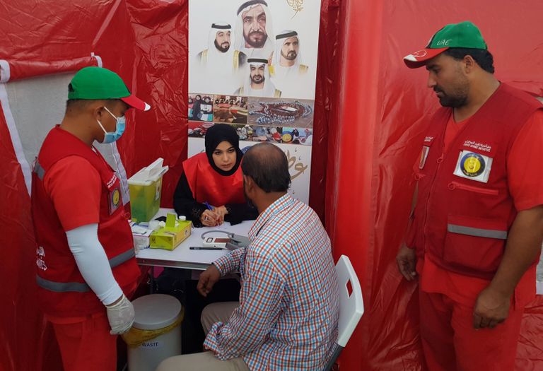 أطباء الإمارات قدموا آلاف الساعات التطوعية في قوافل زايد الخير  أطباء الإمارات تطوعوا دون تردد في عيادة زايد المتنقلة