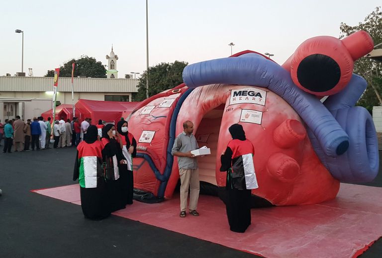 عيادة زايد المتنقلة أطباء الإمارات تطوعوا دون تردد في عيادة زايد المتنقلة