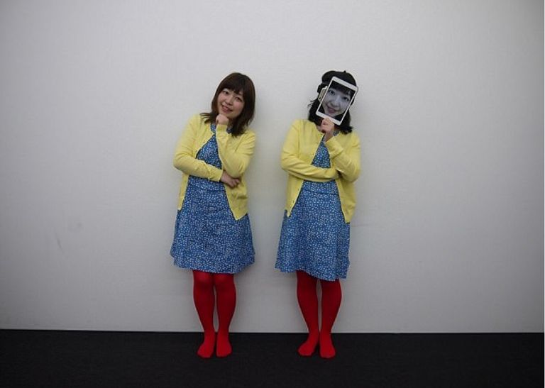 الهاتف اللوحي يبث صورة حية للمستخدمين