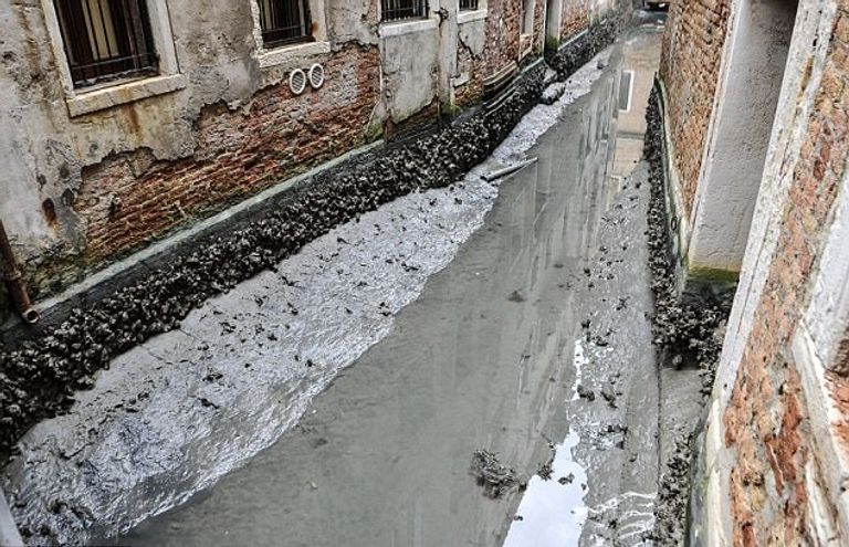 قنوات البندقية خاوية