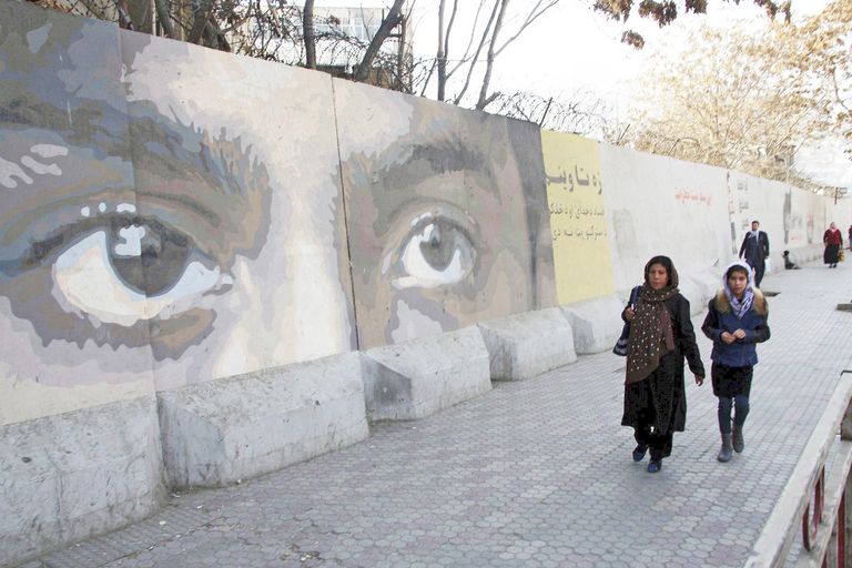 فن الجرافيتي في شوارع أفغانستان
