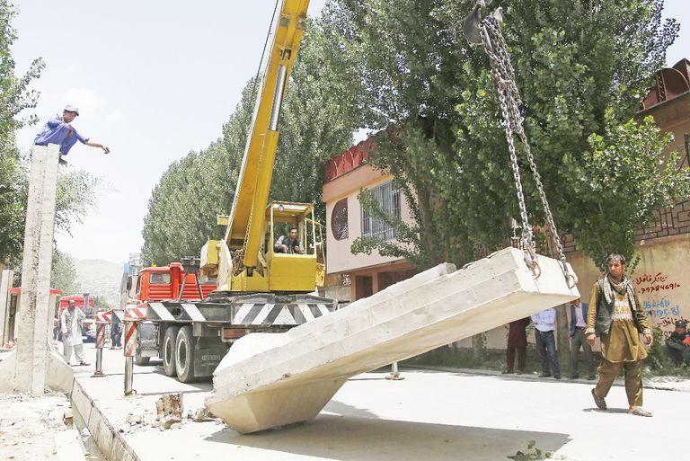 إزالة الأسوار المضادة للقنابل