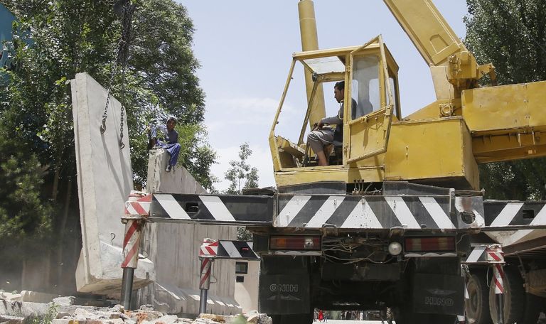 إزالة الأسوار المضادة للقنابل