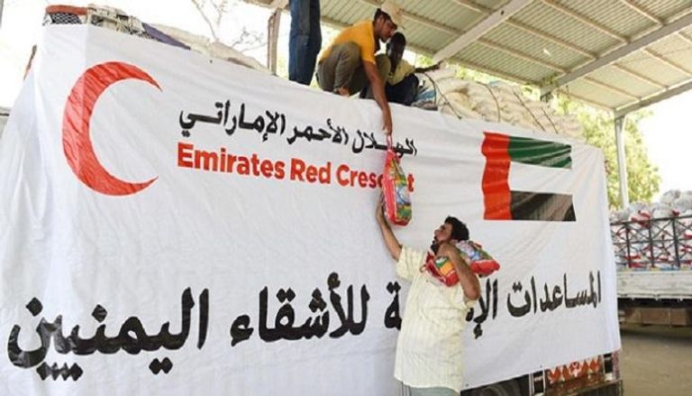 الهلال الأحمر الإماراتي يقدم مساعدات في اليمن-أرشيفية