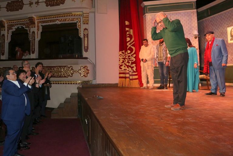 تحية كبيرة للمثلين بعد انتهاء العرض اضحك لما تموت