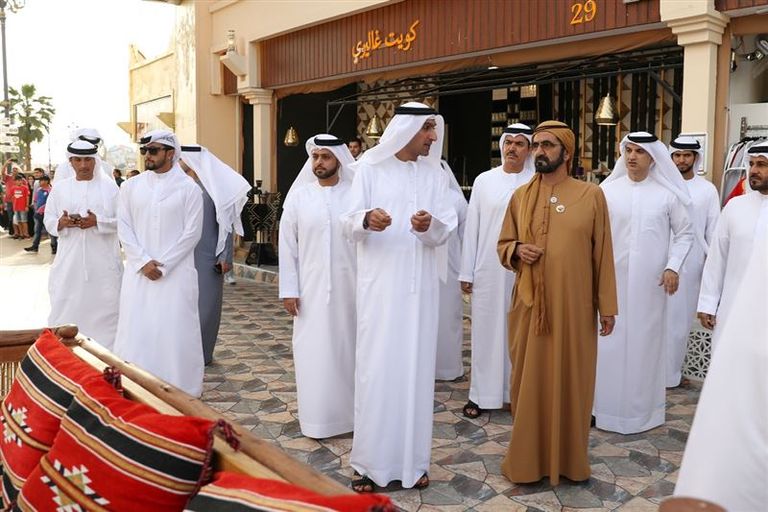 الشيخ محمد بن راشد يزور القرية العالمية