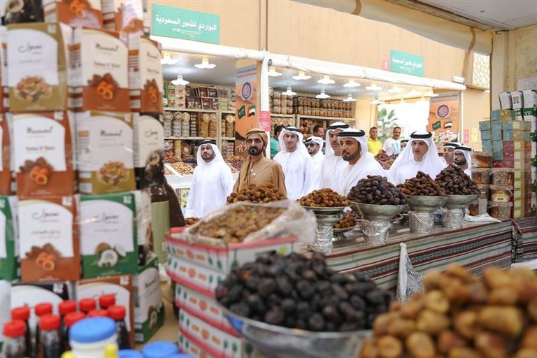 الشيخ محمد بن راشد يزور القرية العالمية