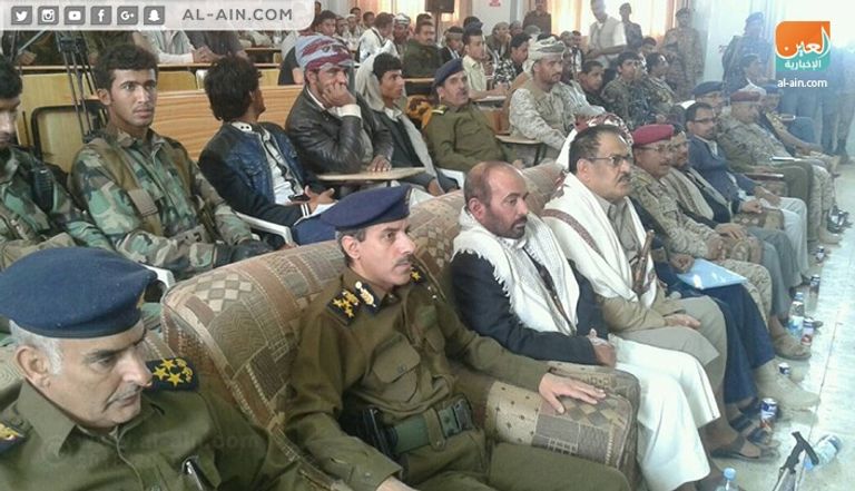 حضور من الجيش اليمني والأهالي الأطفال بعد استعادة حريتهم