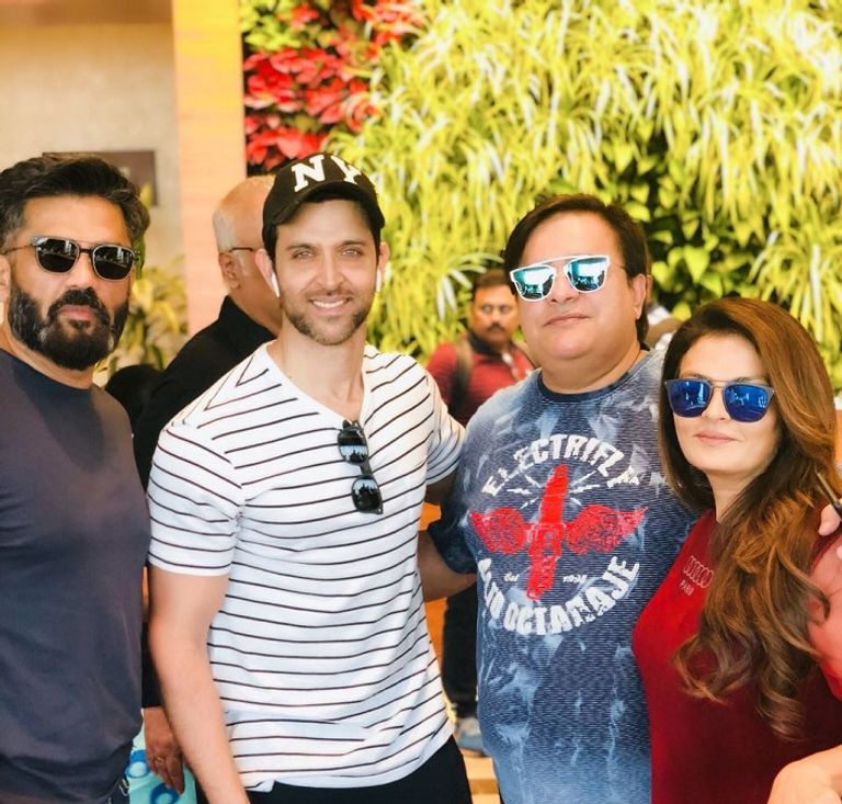 الصدفة جمعت نجمي بوليوود سونيل وهريثيك بالممثلة شيبا