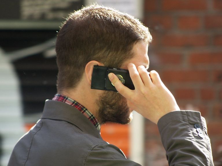 الدليل على وجود صلة بين الهواتف المحمولة والسرطان ضعيف - تعبيرية