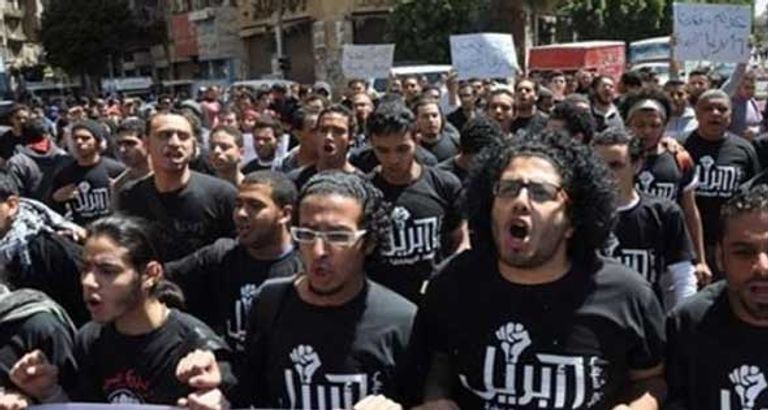 قبضة التدمير الملعونة باتت شعارا إيرانيا