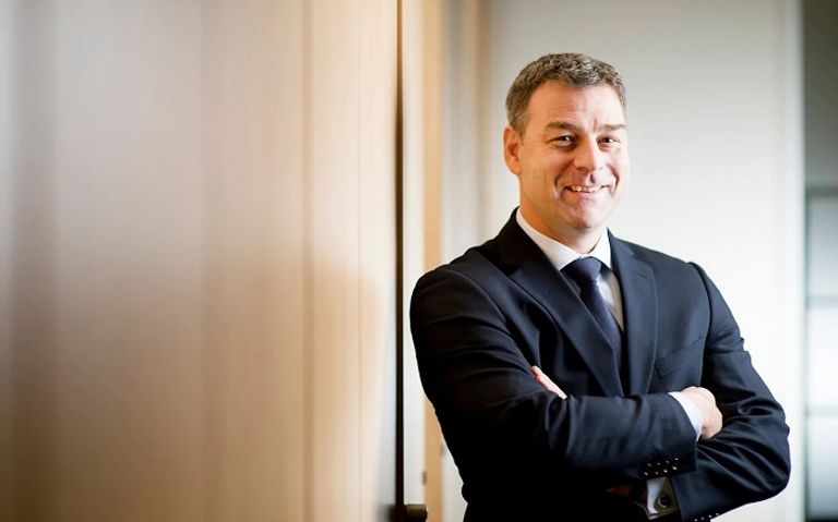 الرئيس السابق للشركة ريتشارد هوسون  موقع بناء لشركة كاريليون وسط لندن