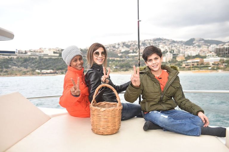 نانسي عجرم مع فريقها في الحلقة الأخيرة من ذا فويس كيدز