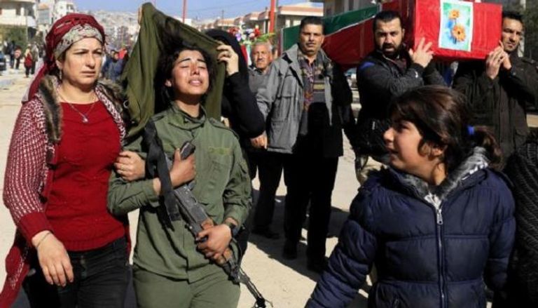 أكراد في عفرين يشيعون ضحايا الهجمات التركية