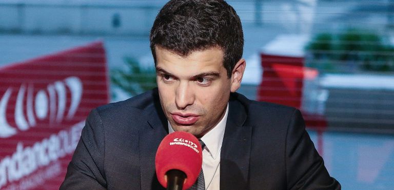 هيندا عياري بصحبة محاميها الثلاثة