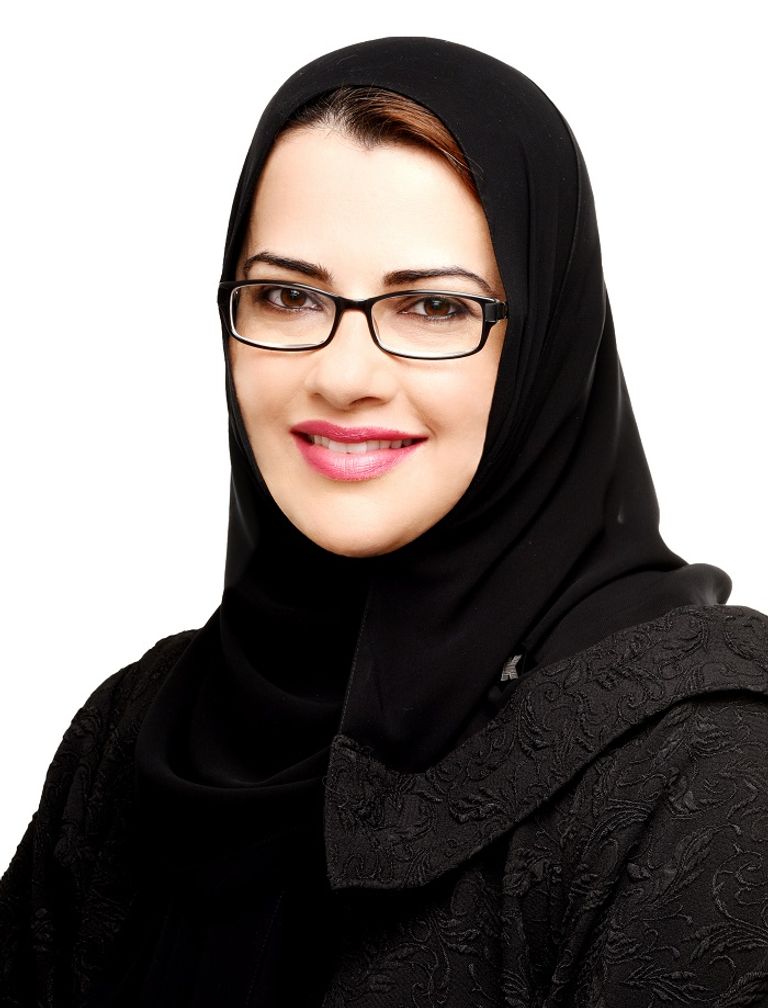 الدكتورة سوسن الماضي، المدير العام لجمعية أصدقاء مرضى السرطان شعار مسيرة فرسان القافلة الوردية