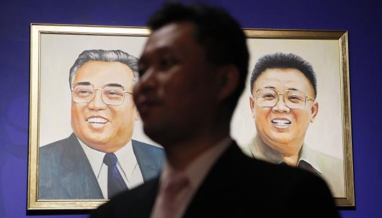 صورة زعيمي كوريا الشمالية السابقين (رويترز)