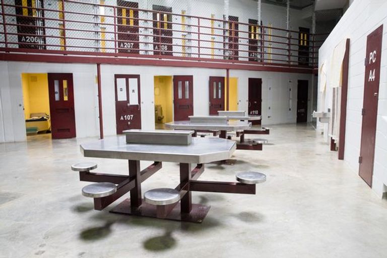 الحراس عند معتقل جوانتانامو