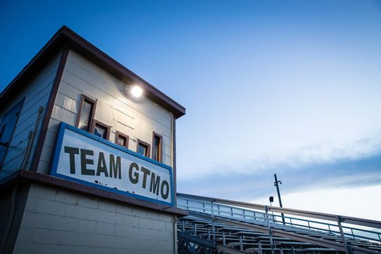 الحراس عند معتقل جوانتانامو