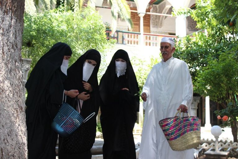 الملاية الجزائرية  لقطة من أول فيلم رعب الجزائري "م"