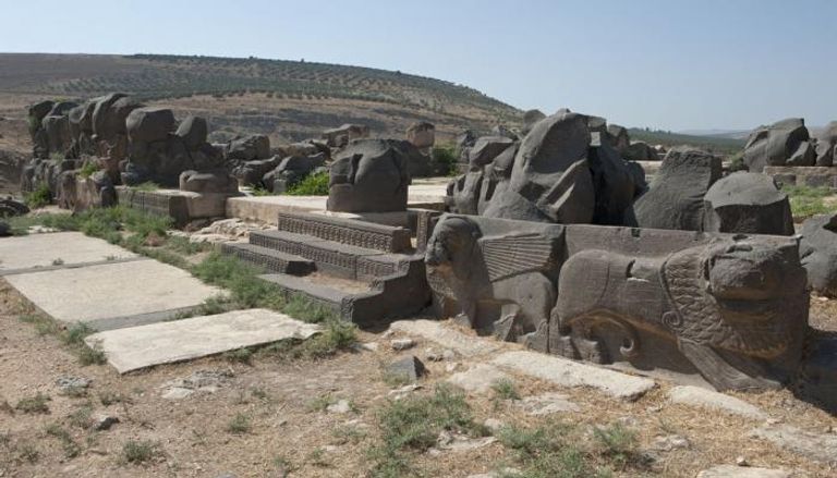 العدوان التركي طال المناطق الاثرية في عفرين متظاهرون ضد العملية العسكرية في عفرين