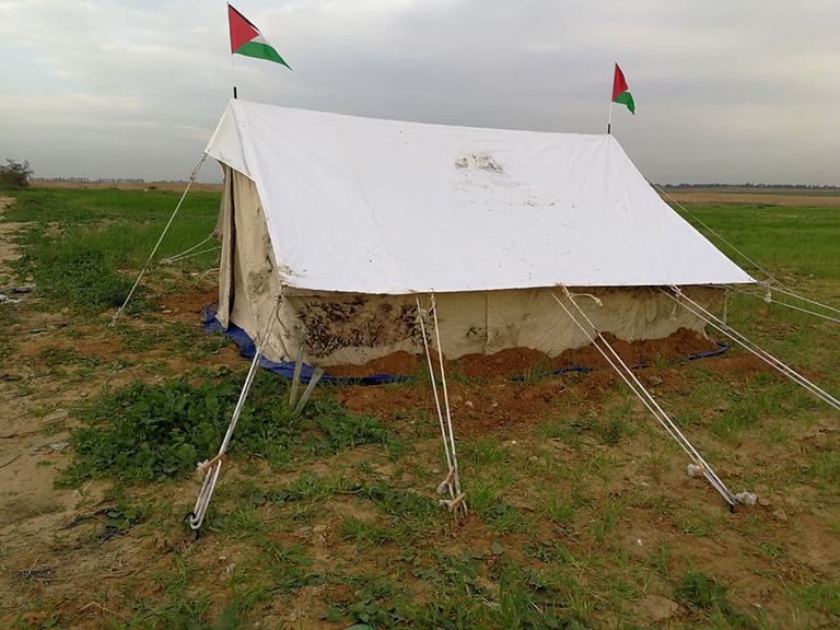 خيمة الصحفي مثنى النجار