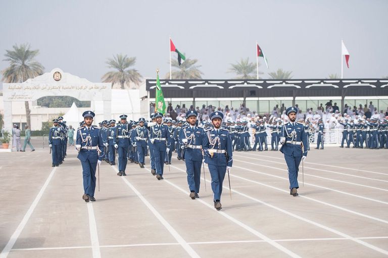 خلال حفل التخرج الشيخ سعود بن راشد المعلا والشيخ سيف بن زايد آل نهيان يشهدان الحفل