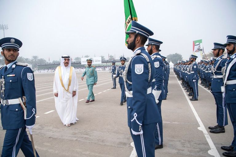 الطلاب أثبتوا كفاءة عالية وانضباطاً مثالياً الشيخ سعود بن راشد المعلا والشيخ سيف بن زايد آل نهيان يشهدان الحفل