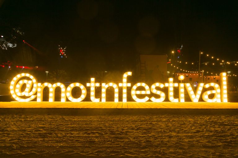 الأنوار تزين كورنيش أبوظبي