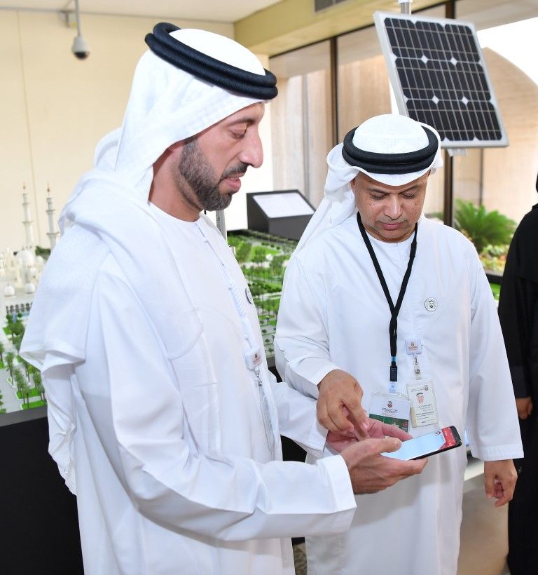 بلدية أبوظبي تطلق ثلاثة تطبيقات ذكية بلدية أبوظبي تطلق 3 تطبيقات ذكية