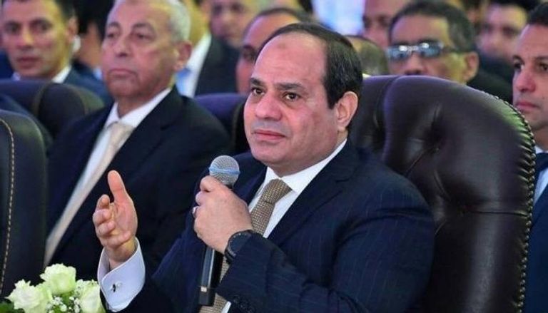 الرئيس المصري يستمع لشرح حول المشروعات الجديدة